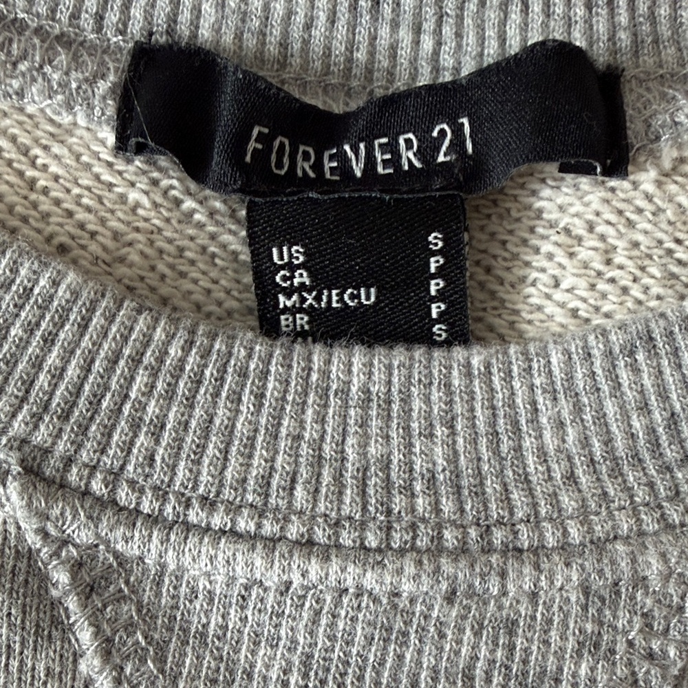 Super Cute Gray NYC Graphic Women's Cropped Sweatshirt Small - Picture 5 of 6